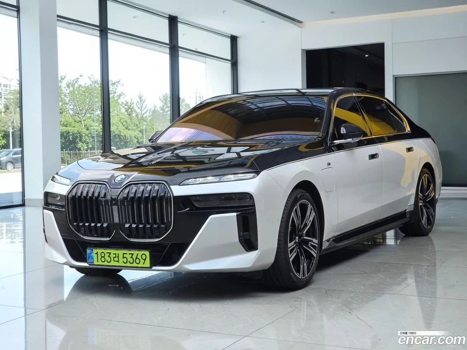 BMW 7 Series 750e xDrive M 2025 — photo 1, buy with delivery to Moscow
