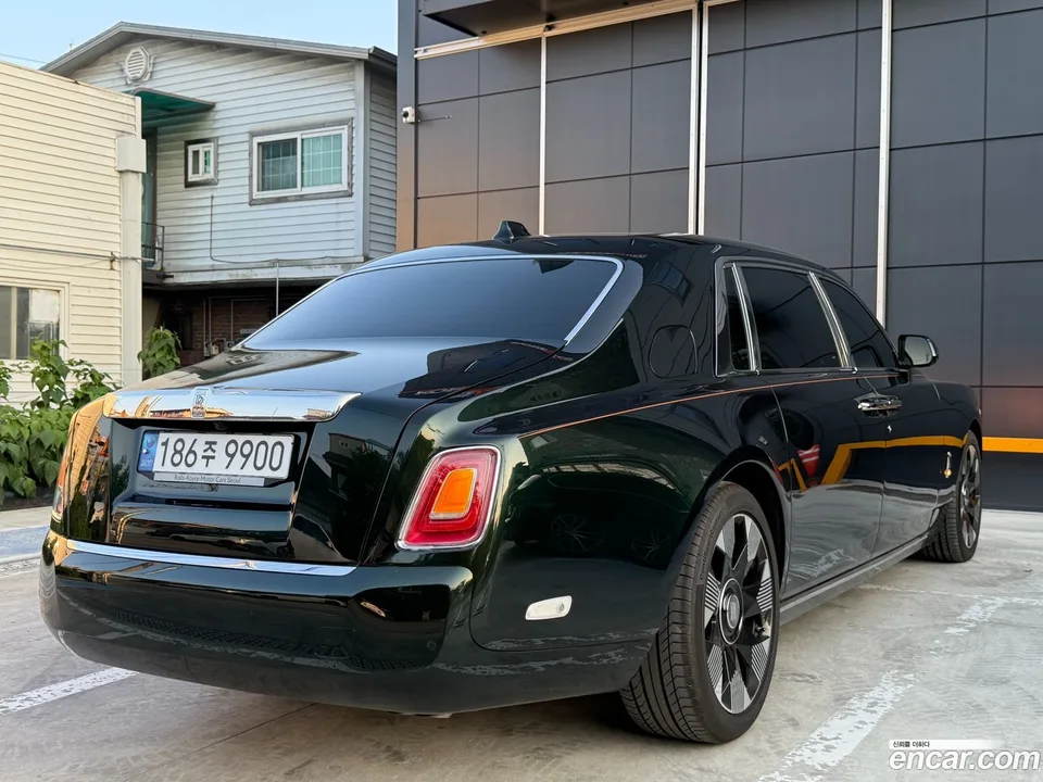 Rolls-Royce Phantom 6.7 EWB V12 2023 — thumbnail 4