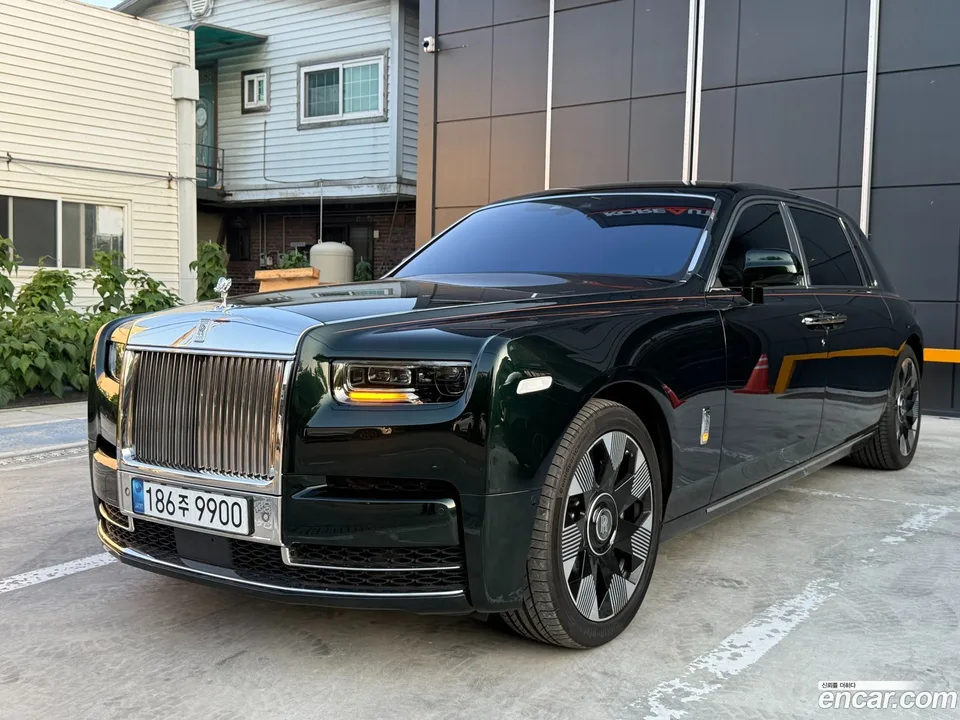Rolls-Royce Phantom 6.7 EWB V12 2023 — photo 1, buy with delivery to Moscow