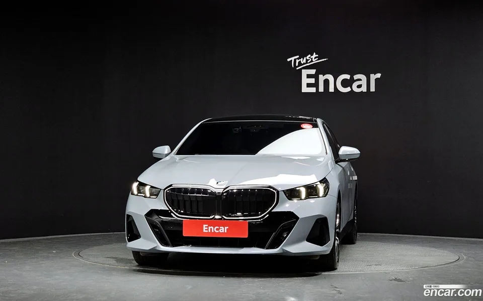 BMW 5 Series 520i 2025 — thumbnail 3