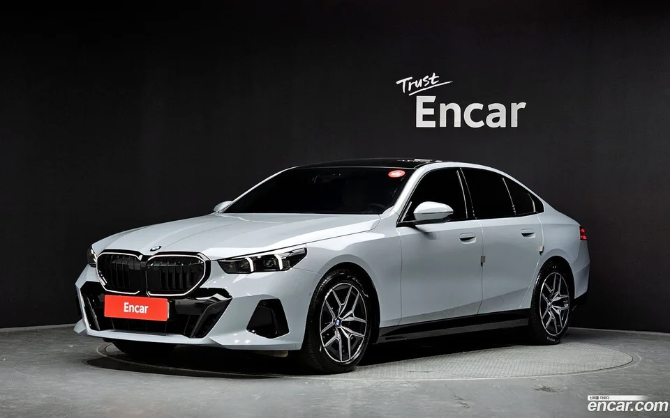 BMW 5 Series 520i 2025 — photo 1, buy with delivery to Moscow