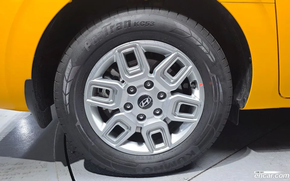 Hyundai Staria L3.5 2025 — thumbnail 2