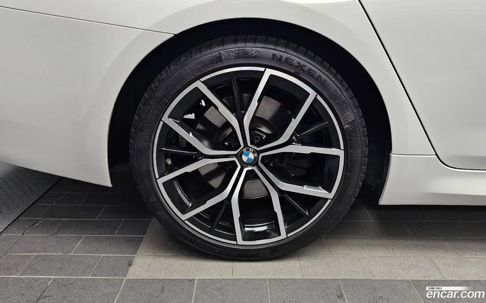 BMW 5 Series 530i M 2022 — thumbnail 2