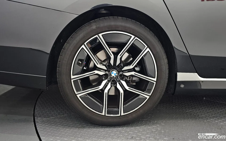 BMW 7 Series 740d xDrive M 2025 — thumbnail 2