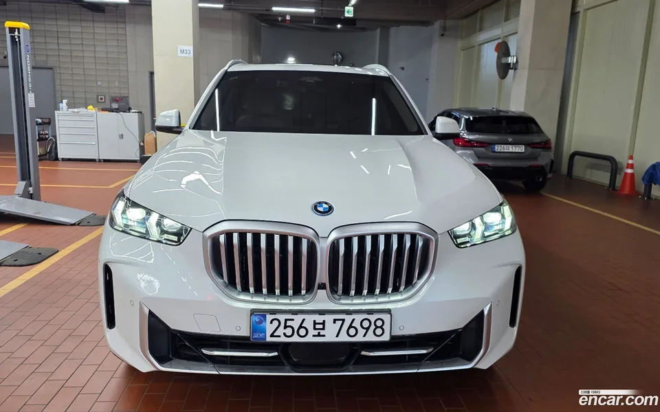 BMW X5 xDrive 50e xLine 2025 — photo 1, buy with delivery to Moscow