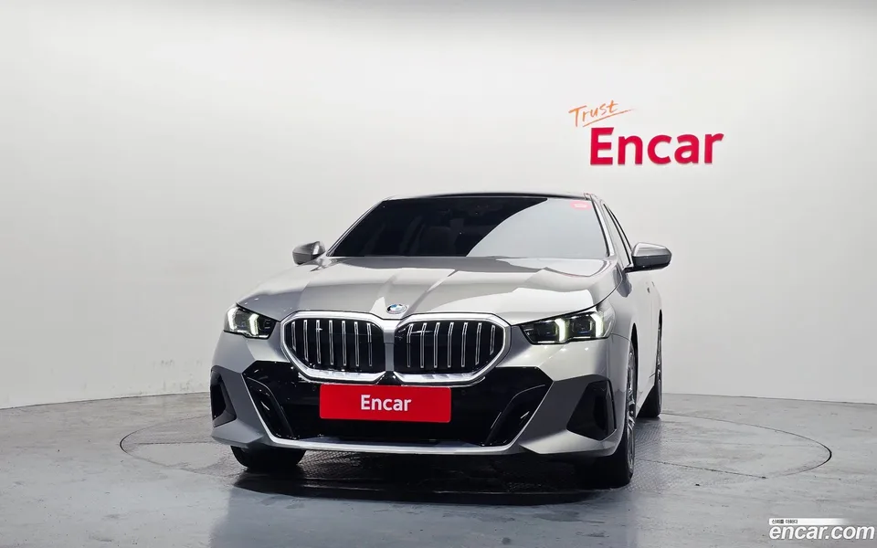 BMW 5 Series 520i M 2025 — thumbnail 3