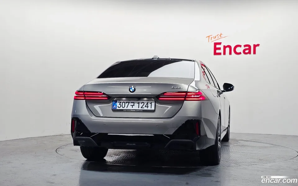 BMW 5 Series 520i M 2025 — thumbnail 4