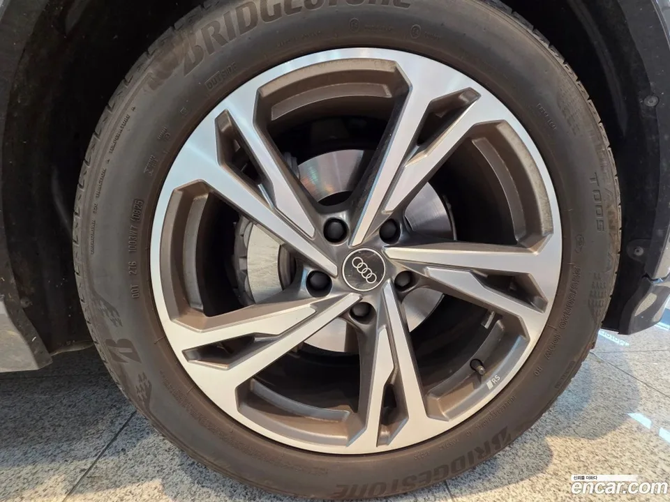 Audi Q6 e- 2025 — thumbnail 5