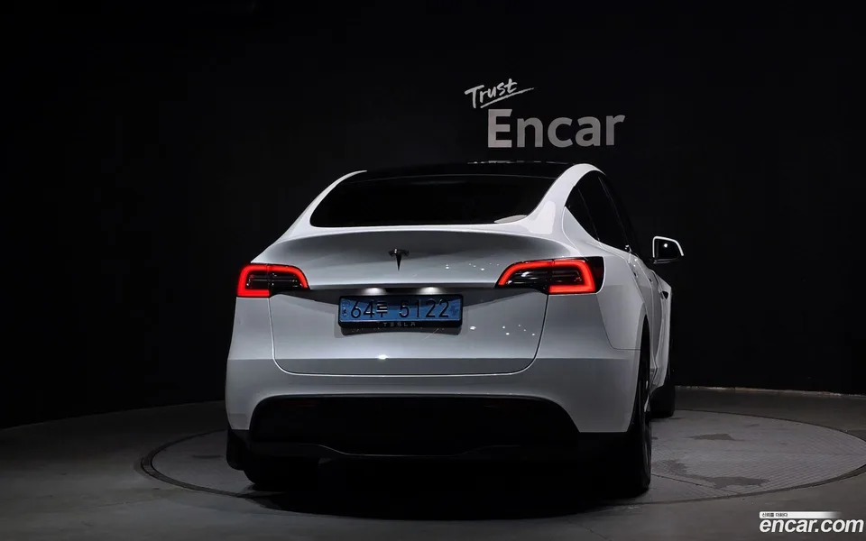 Tesla Model Y RWD 2024 — thumbnail 4