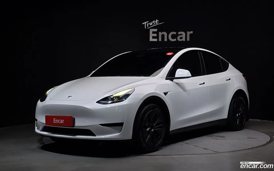 Tesla Model Y RWD 2024 — photo 1, buy with delivery to Moscow