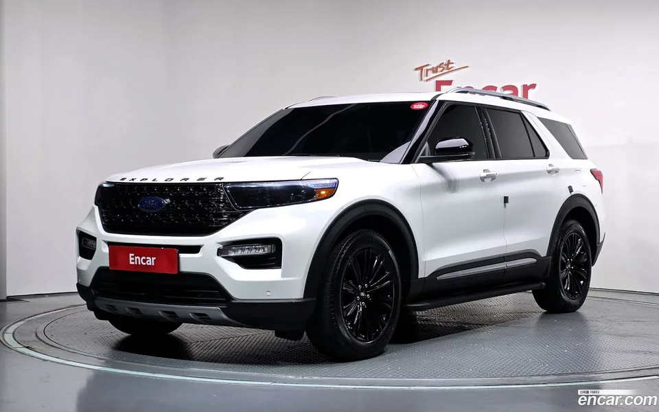 Ford Explorer 2.3 4WD 2022 — photo 1, buy with delivery to Moscow