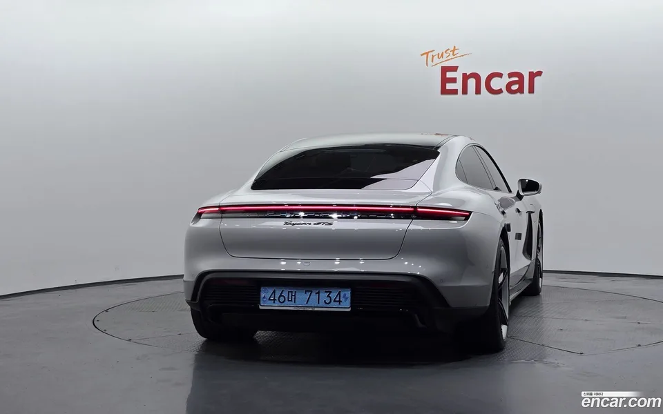 Porsche Taycan GTS 2022 — thumbnail 4