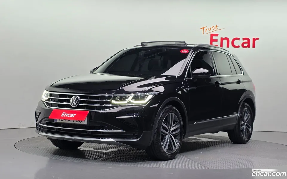 Volkswagen Tiguan 2.0 TDI 2023 — photo 1, buy with delivery to Moscow