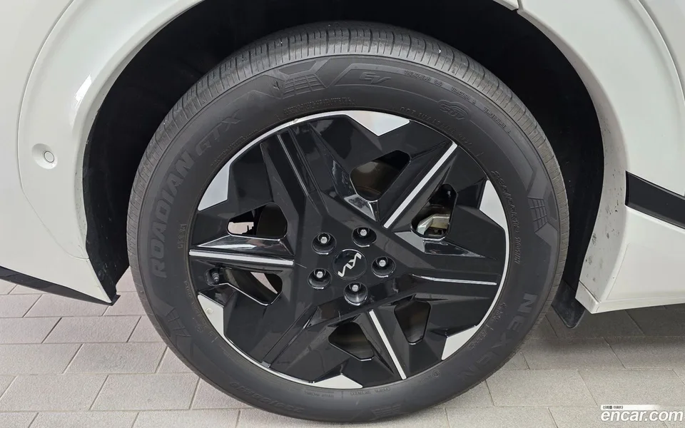 Kia EV6 2WD 2025 — thumbnail 2