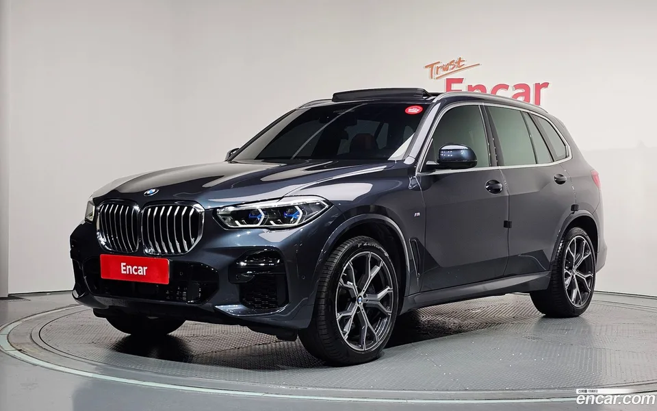 BMW X5 xDrive 40i M 2022 — photo 1, buy with delivery to Moscow