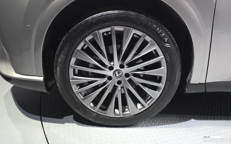 Lexus RX 350h 2023 — thumbnail 2