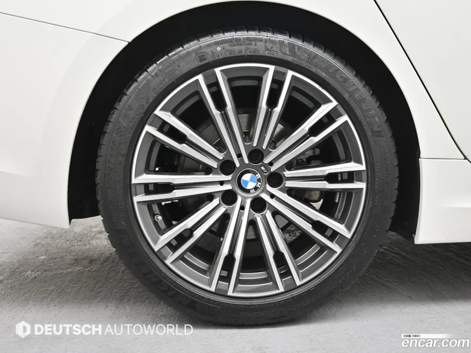 BMW 3 Series 320i M 2022 — thumbnail 2