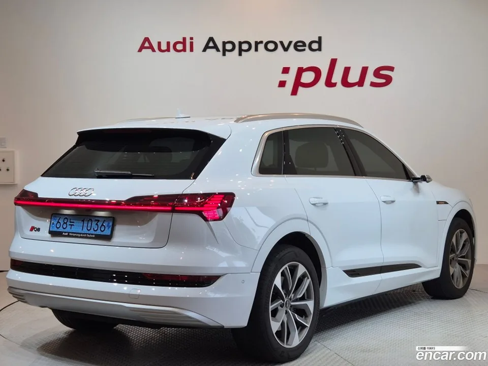 Audi e-tron 55 2023 — thumbnail 2