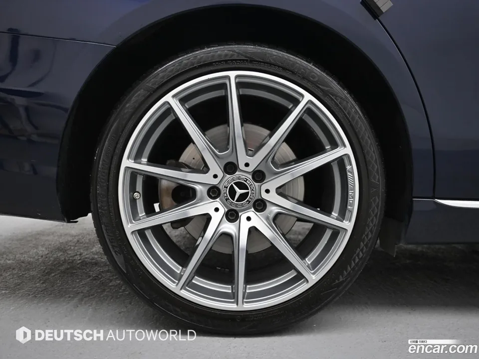 Mercedes-Benz E-Class E300e 4MATIC 2022 — thumbnail 2