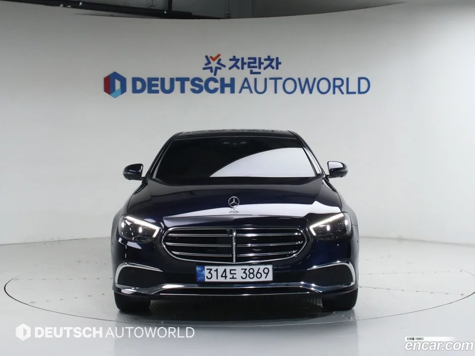 Mercedes-Benz E-Class E300e 4MATIC 2022 — thumbnail 3