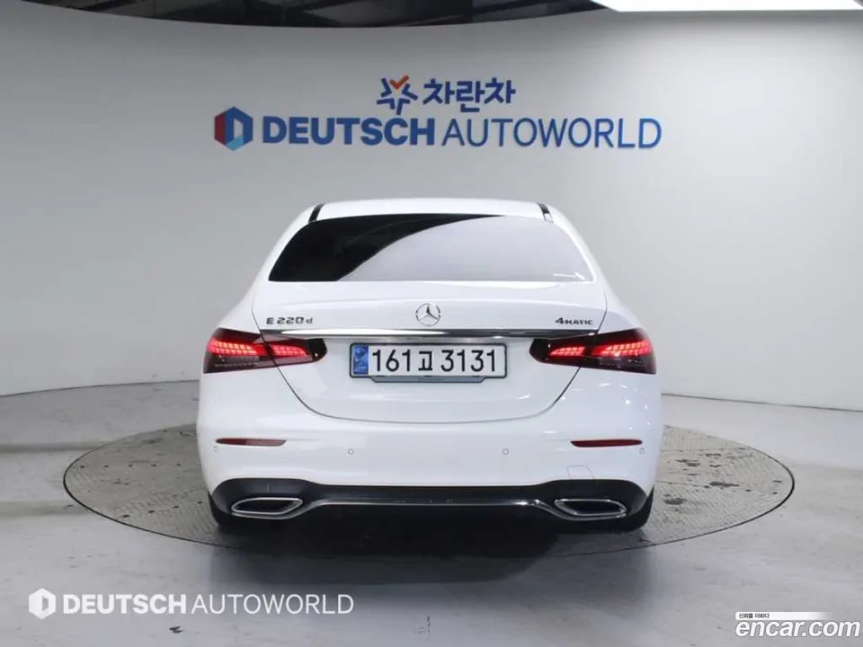 Mercedes-Benz E-Class E220d 4MATIC AMG Line 2023 — thumbnail 4