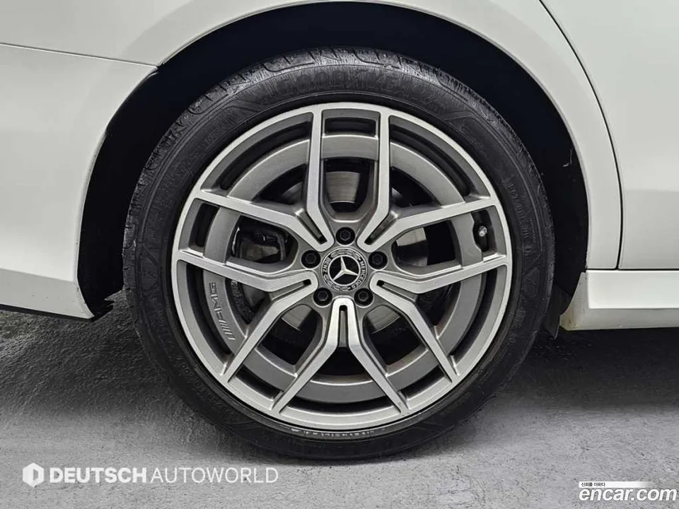 Mercedes-Benz E-Class E220d 4MATIC AMG Line 2023 — thumbnail 5