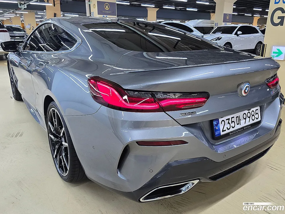 BMW 8 Series M850i xDrive 2023 — thumbnail 3