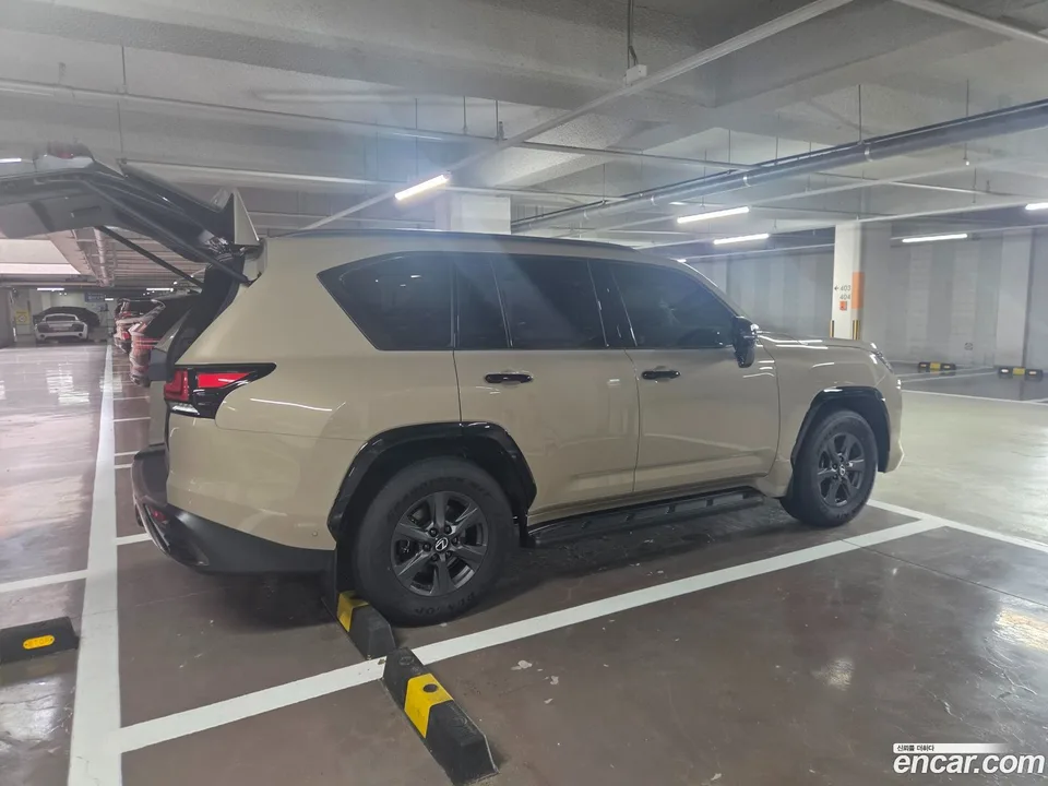 Lexus LX 700h 2025 — thumbnail 3
