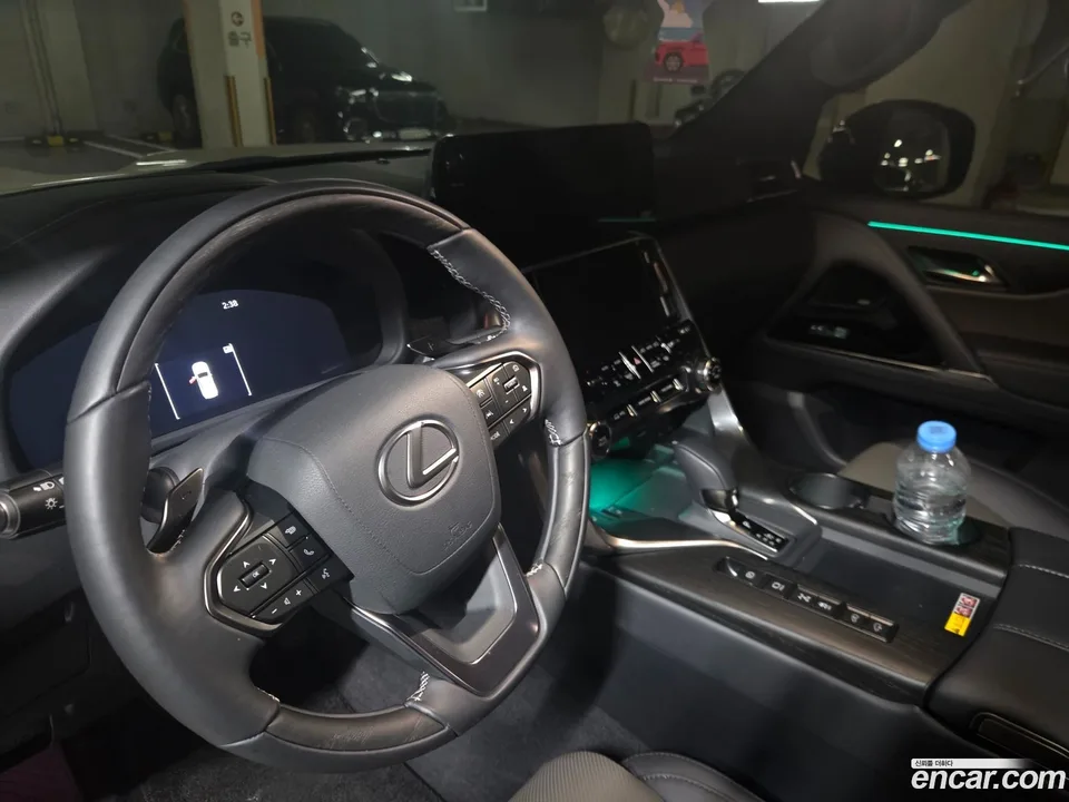 Lexus LX 700h 2025 — thumbnail 4