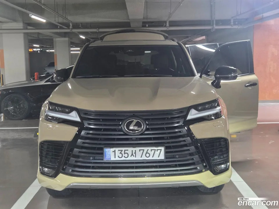 Lexus LX 700h 2025 — photo 1, buy with delivery to Moscow