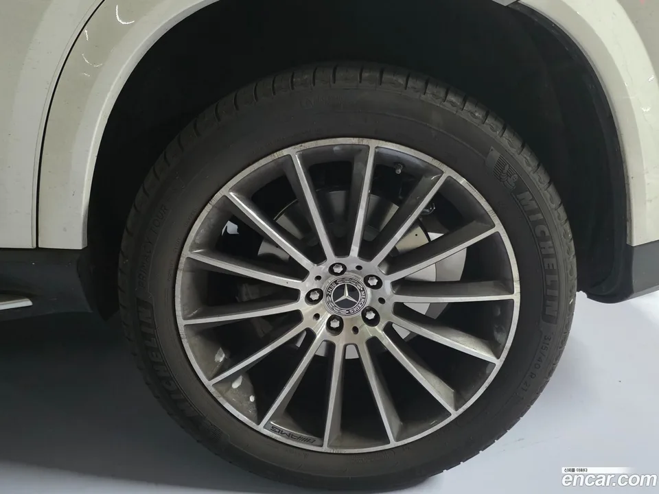 Mercedes-Benz GLE-Class GLE400d 4MATIC 2023 — thumbnail 5