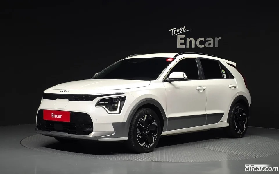 Kia Niro EV 2023 — photo 1, buy with delivery to Moscow