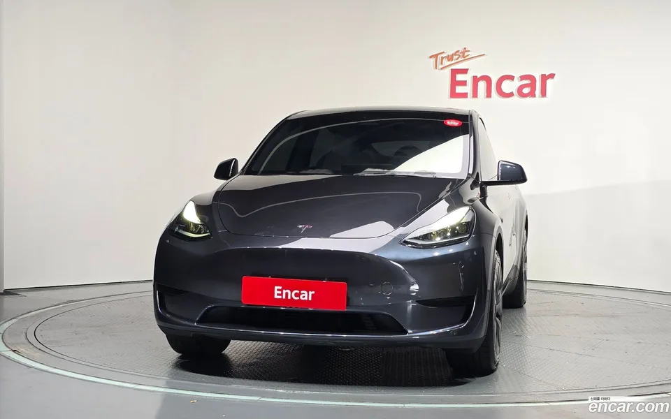 Tesla Model Y RWD 2025 — thumbnail 3