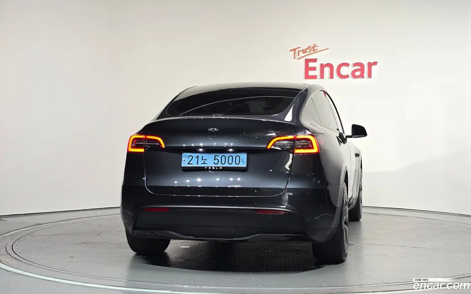 Tesla Model Y RWD 2025 — thumbnail 4
