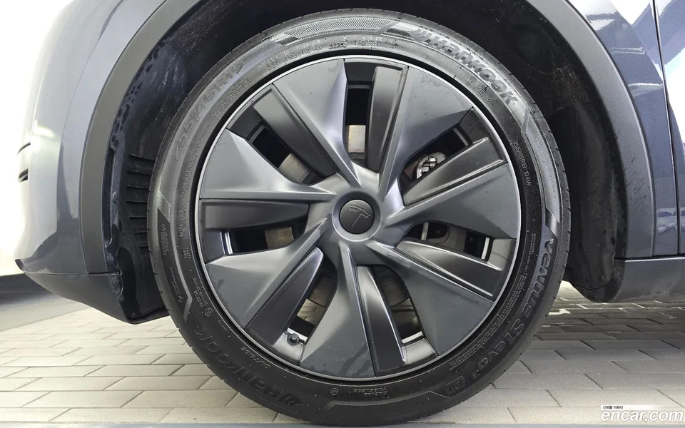 Tesla Model Y RWD 2025 — thumbnail 5