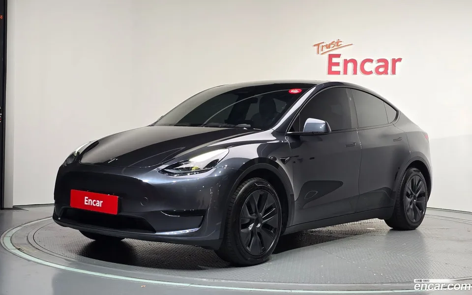 Tesla Model Y RWD 2025 — photo 1, buy with delivery to Moscow