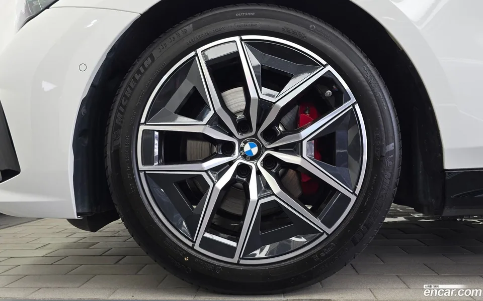BMW 5 Series 520i 2024 — thumbnail 5