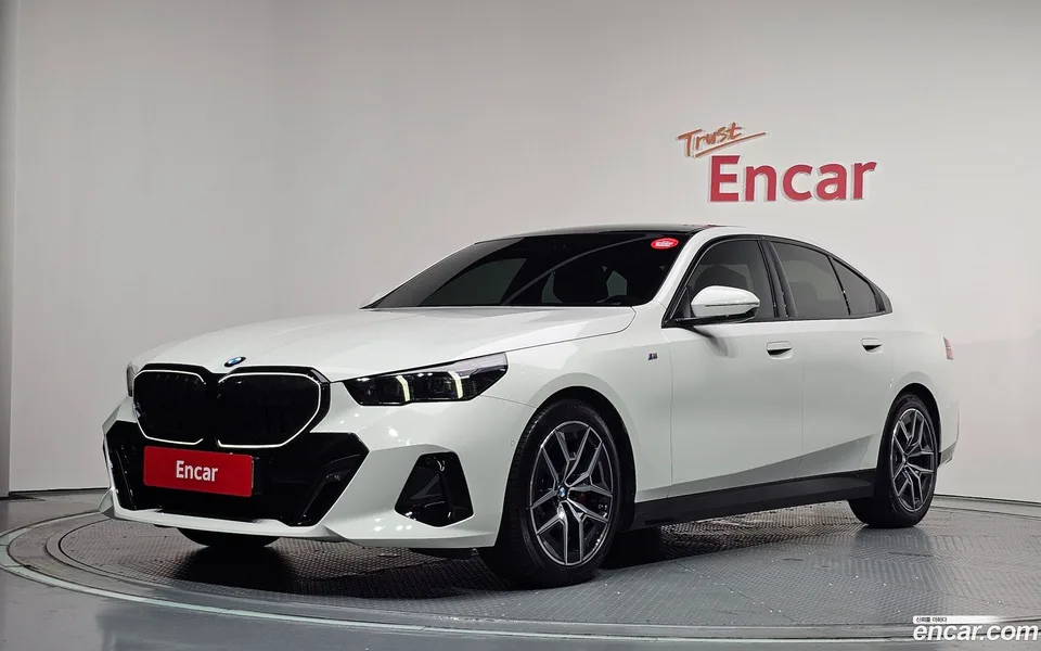 BMW 5 Series 520i 2024 — photo 1, buy with delivery to Moscow
