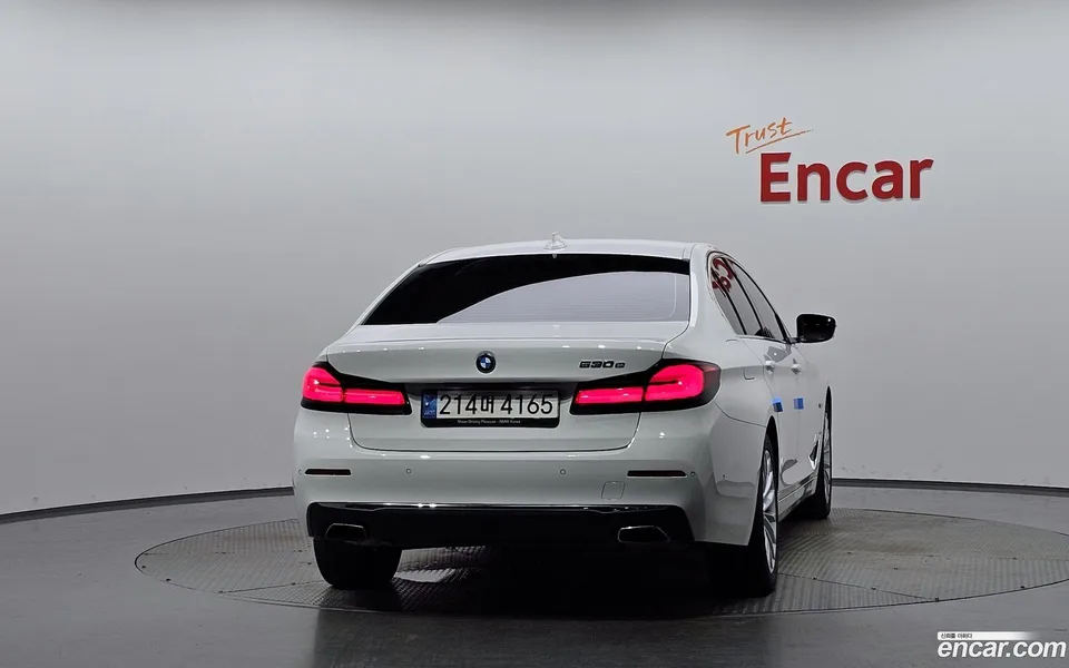 BMW 5 Series 530e 2022 — thumbnail 4