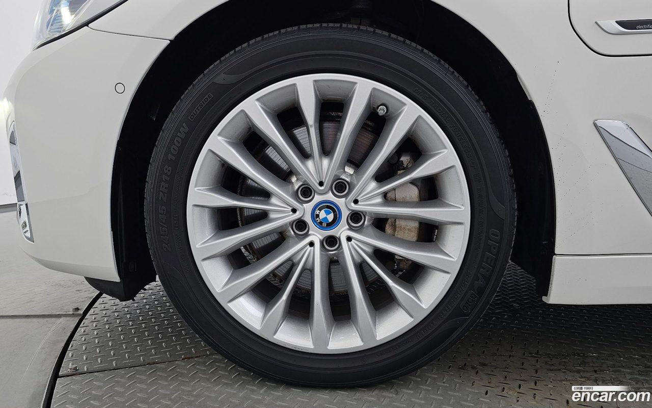 BMW 5 Series 2022 — 5