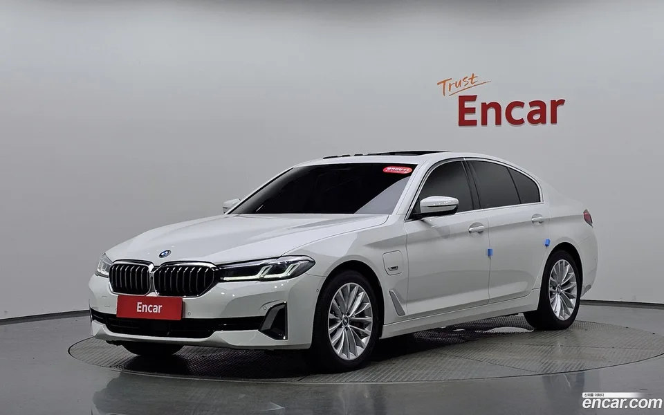 BMW 5 Series 530e 2022 — photo 1, buy with delivery to Moscow