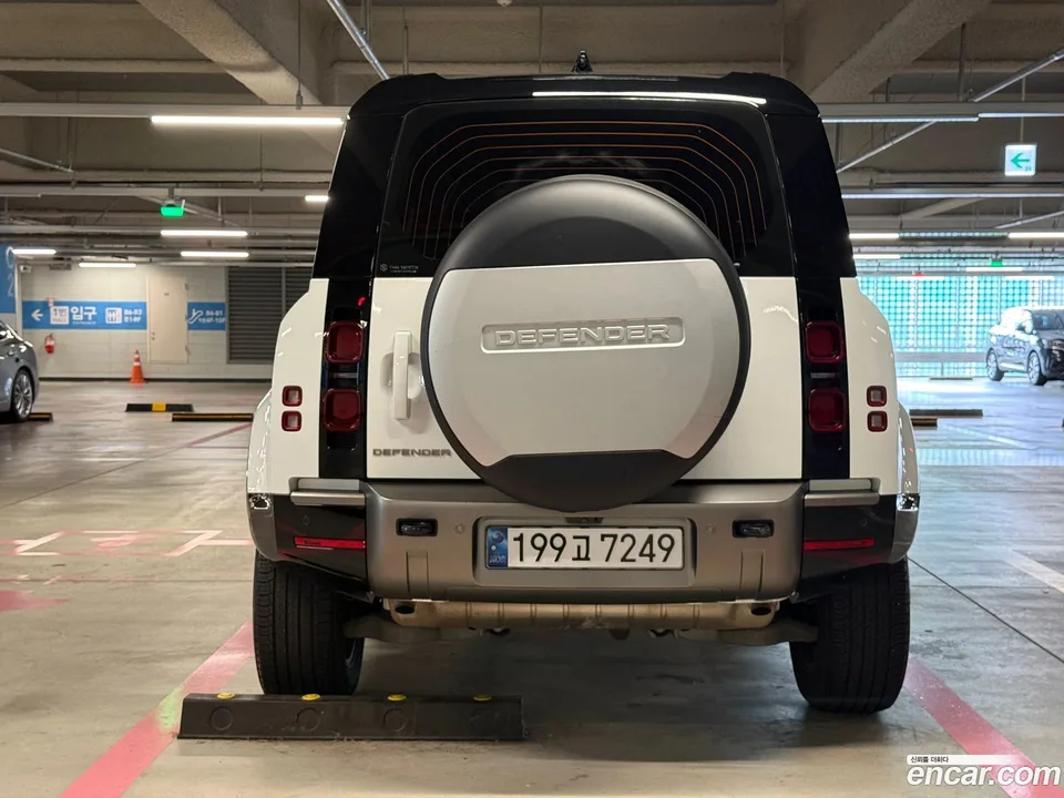 Land Rover Defender 110 P300 X- SE 2024 — thumbnail 2