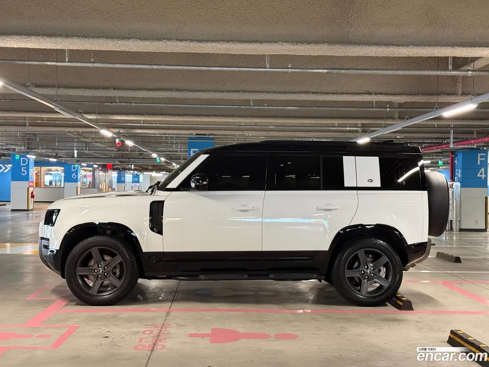 Land Rover Defender 110 P300 X- SE 2024 — thumbnail 3