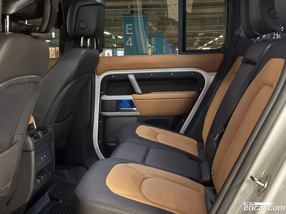 Land Rover Defender 110 P300 X- SE 2024 — thumbnail 4