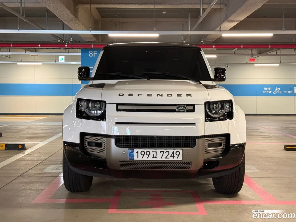 Land Rover Defender 110 P300 X- SE 2024 — photo 1, buy with delivery to Moscow