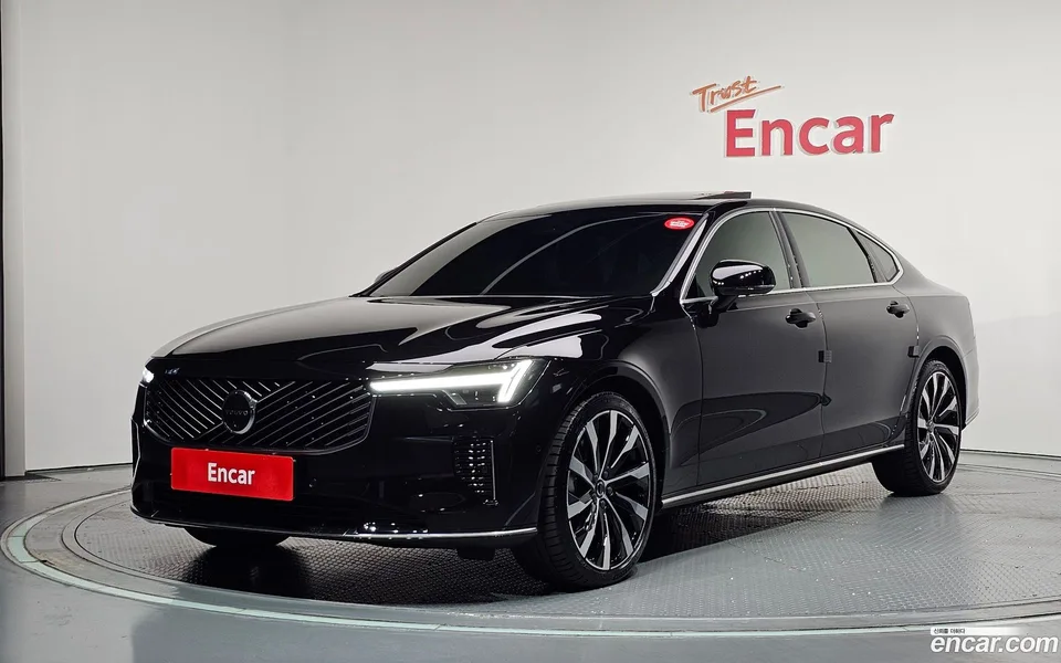 Volvo S90 B5 2026 — photo 1, buy with delivery to Moscow