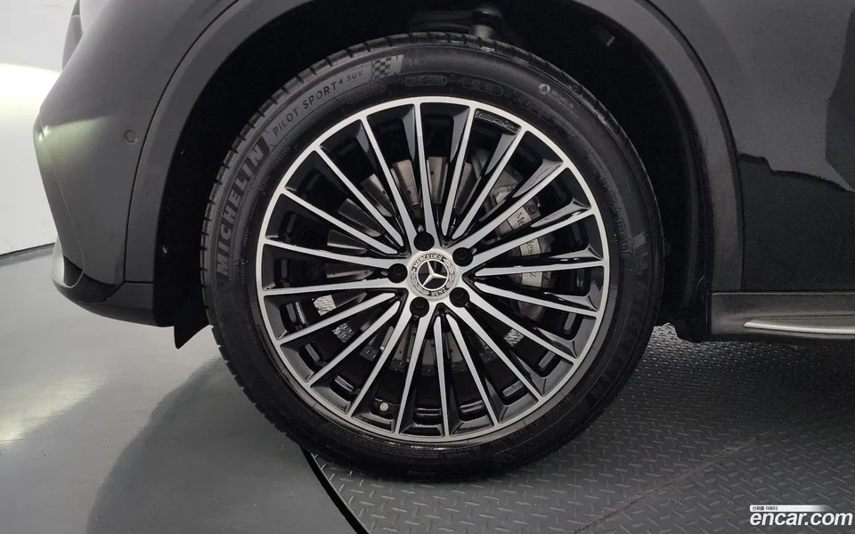 Mercedes-Benz GLC-Class GLC300 4MATIC AMG Line 2025 — thumbnail 2