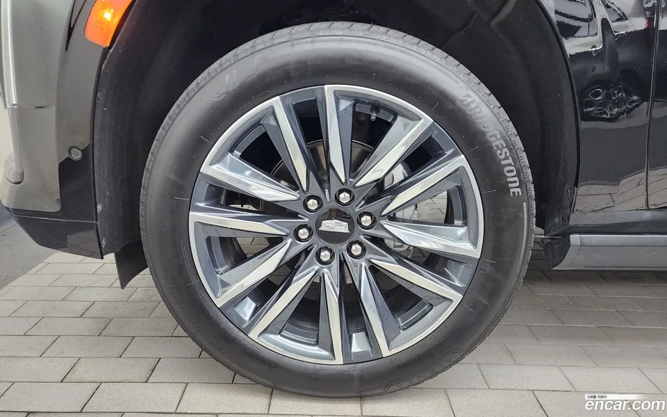 Cadillac Escalade 6.2 2023 — thumbnail 2