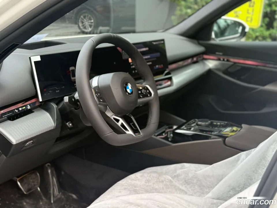 BMW 5 Series 523d M 2024 — thumbnail 2