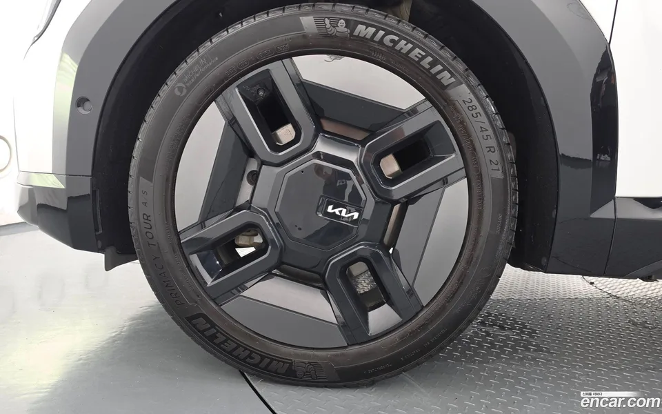 Kia EV9 4WD 2023 — thumbnail 2